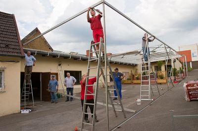 Zeltaufbau-2011-06-07_002.jpg